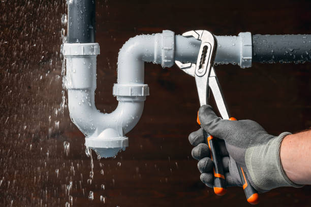 Professional Leak Detection technician working in Easton, TX